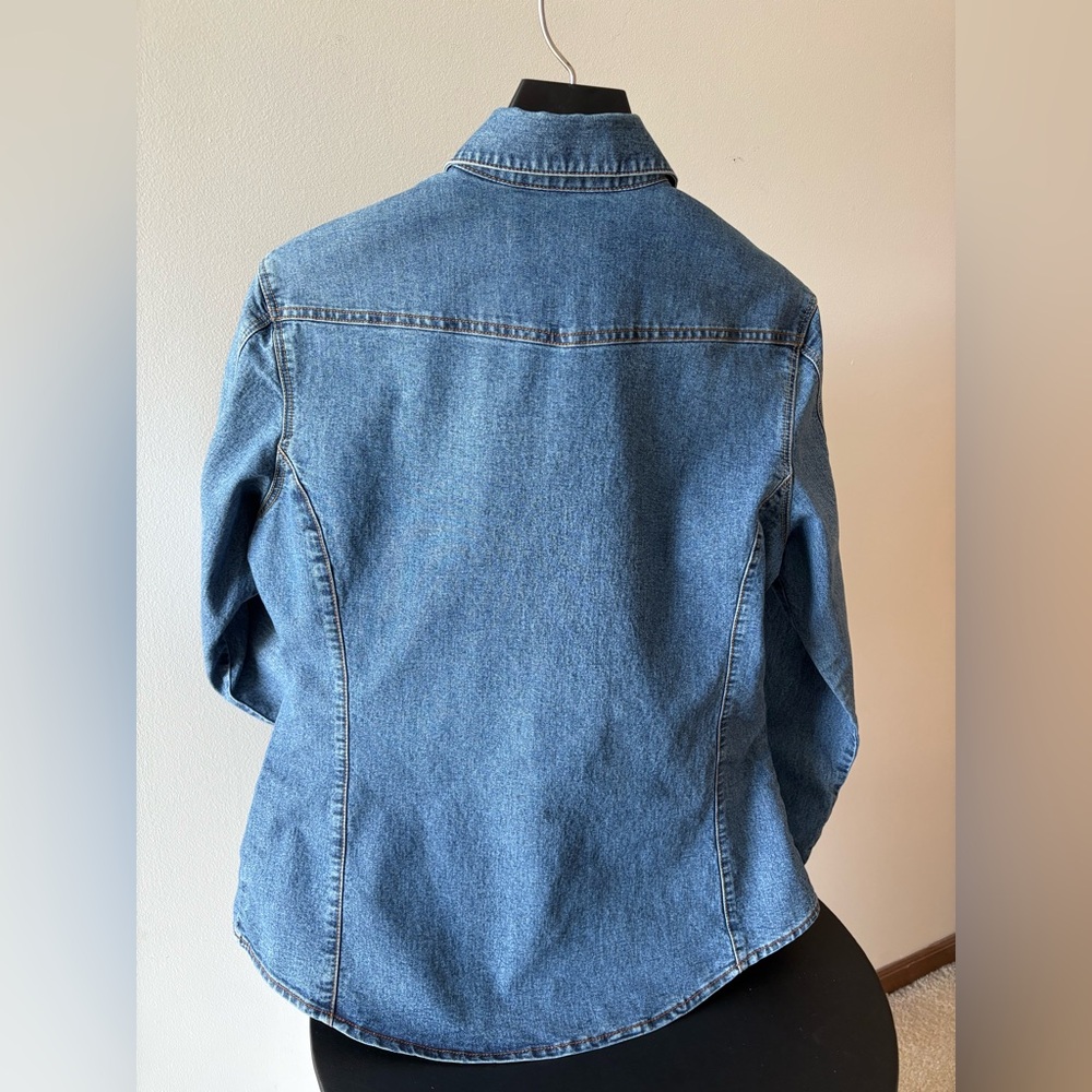 Levi’s Classic Stretch Jean Western Ladies Shirt L
Fitted, MedWash, Heavy Weight - Picture 4 of 6